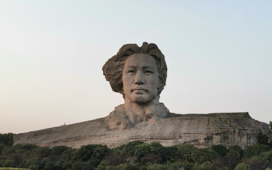 毛泽东青年艺术雕塑